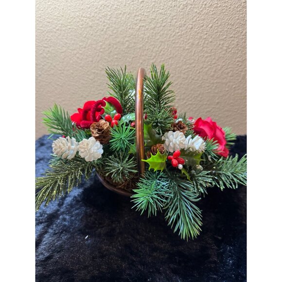 Vintage Countryware Copper Basket With Artificial Festive Floral Arrangement - Picture 4 of 7